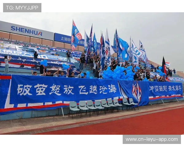 上海申花拉唐前场高速突破:绿茵瞬间的高光之旅 上海申花拉唐前场高速突破:绿茵瞬间的高光之旅